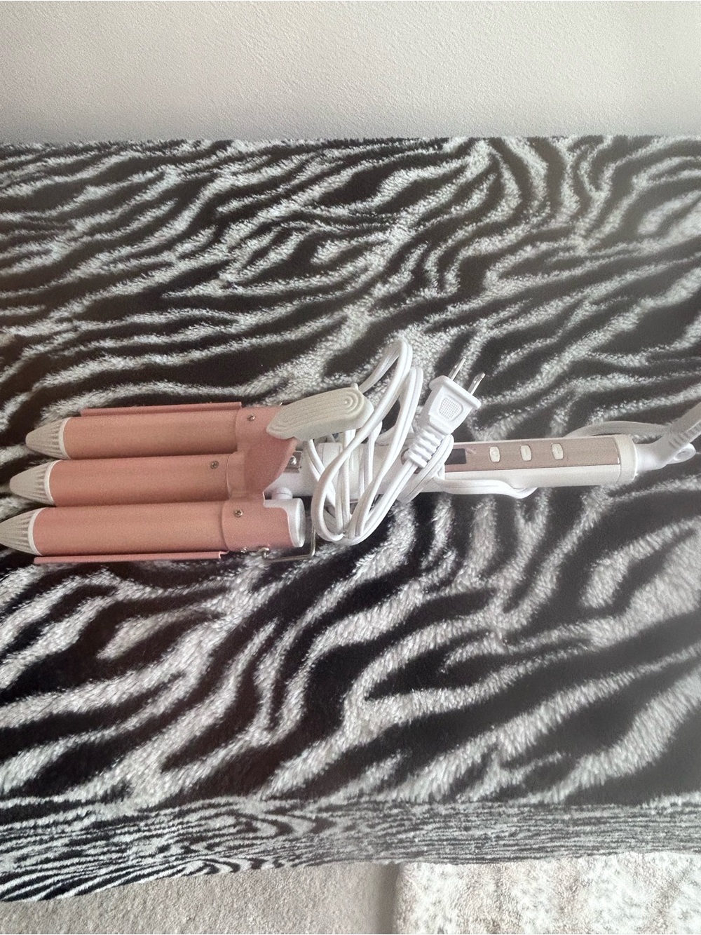 Savvy Triple Barrel Curling Iron in Pink and White - Picture 2 of 4
